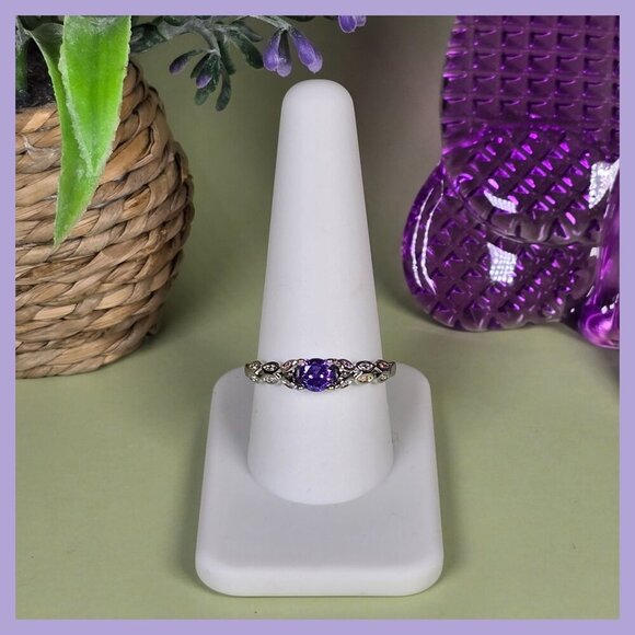 Twisted Silvery Ring With Simulated Amethyst Oval Center Size 9.75 (NWOT) - Picture 1 of 6